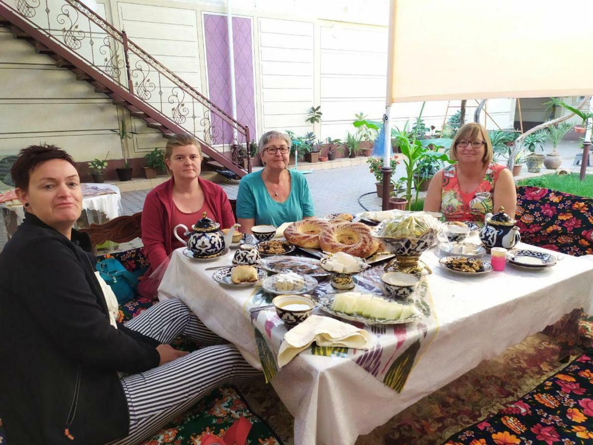 Uvaysiy Family Guest House Marghilon ภายนอก รูปภาพ